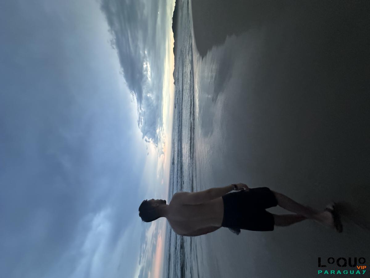 Escorts Masculinos Asunción: Servicio a mujeres